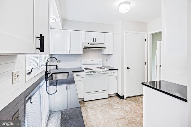 33 FOXTAIL CT, Newark, DE 19711