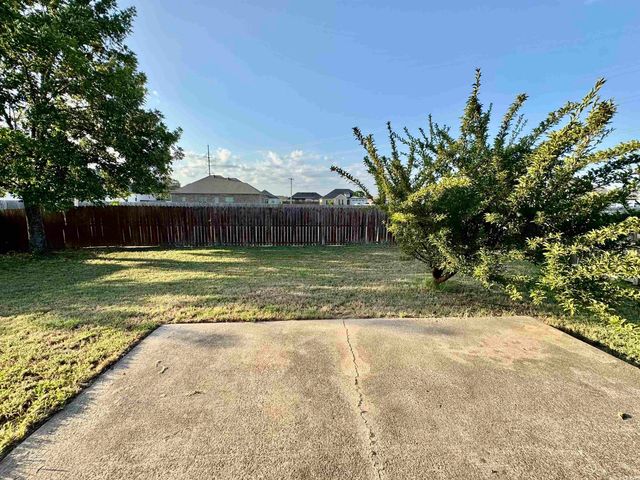 2460 Apple Blossom, Conway, AR 72034