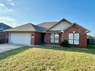 2460 Apple Blossom, Conway, AR 72034