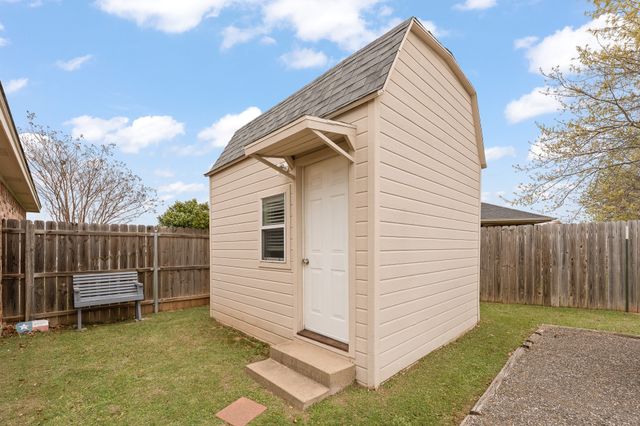 1595 Spring Branch Drive, Cleburne, TX 76033