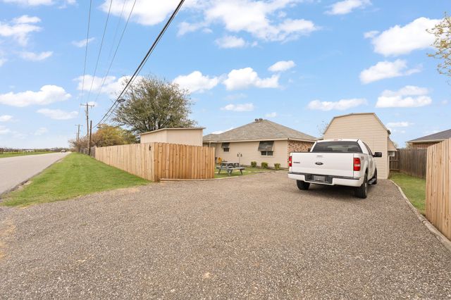 1595 Spring Branch Drive, Cleburne, TX 76033