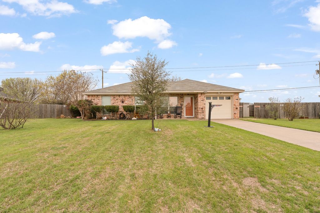 1595 Spring Branch Drive, Cleburne, TX 76033
