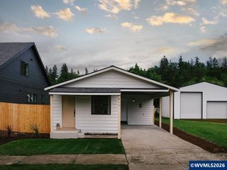 411 S 1st St, Silverton, OR 97381