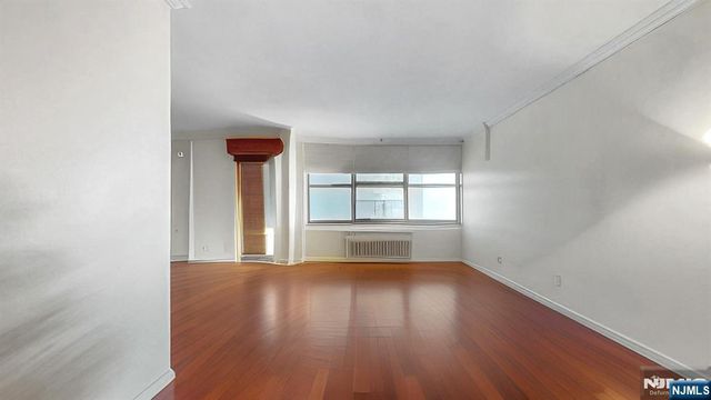 7002 JFK Blvd E 11A, Guttenberg, NJ 07093