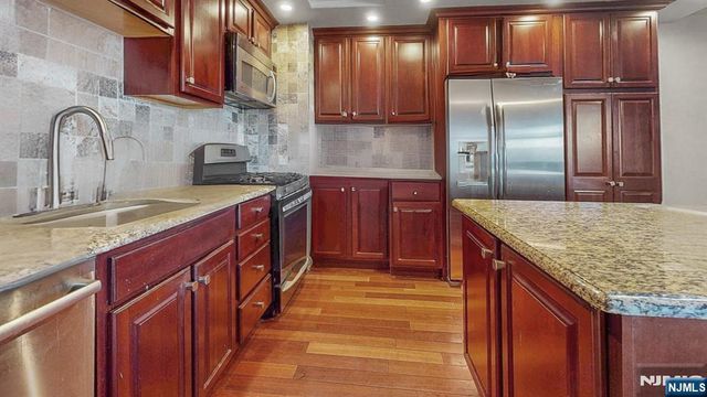 7002 JFK Blvd E 11A, Guttenberg, NJ 07093