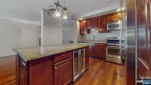 7002 JFK Blvd E 11A, Guttenberg, NJ 07093