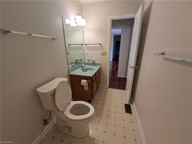 6008 Yeaton Glen Drive, Winston-salem, NC 27107