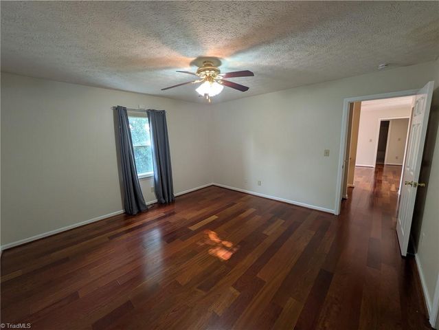 6008 Yeaton Glen Drive, Winston-salem, NC 27107