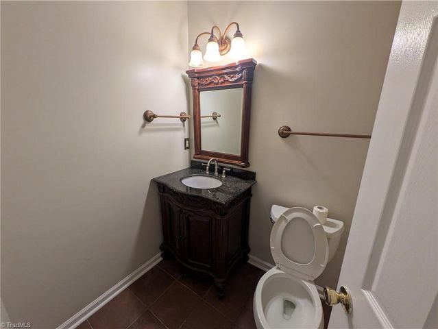 6008 Yeaton Glen Drive, Winston-salem, NC 27107