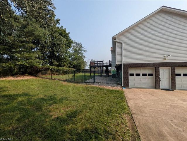 6008 Yeaton Glen Drive, Winston-salem, NC 27107