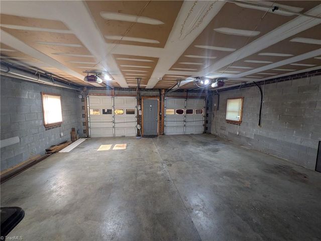 6008 Yeaton Glen Drive, Winston-salem, NC 27107