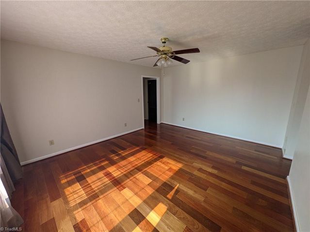 6008 Yeaton Glen Drive, Winston-salem, NC 27107