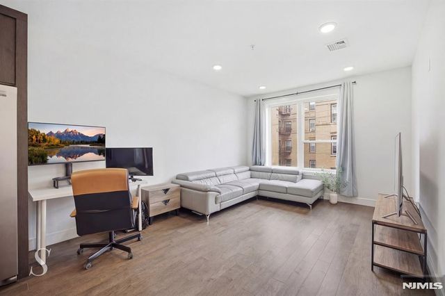 6401 Park Avenue 302, West New York, NJ 07093