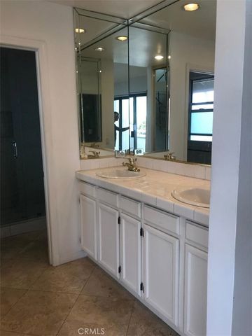 25 Escapade Court, Newport Beach, CA 92663
