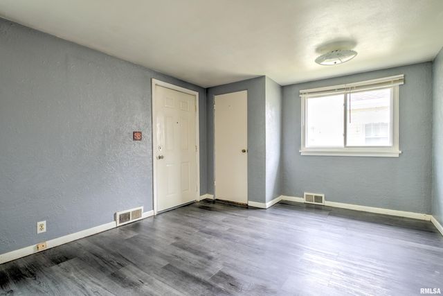 902 E MAYWOOD Avenue, Peoria, IL 61603
