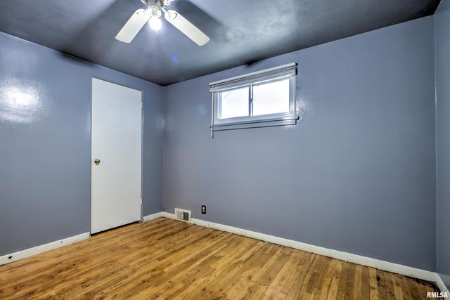 902 E MAYWOOD Avenue, Peoria, IL 61603