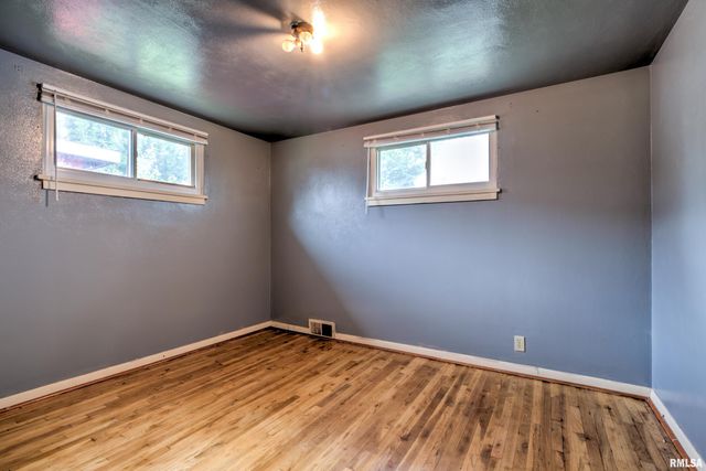 902 E MAYWOOD Avenue, Peoria, IL 61603