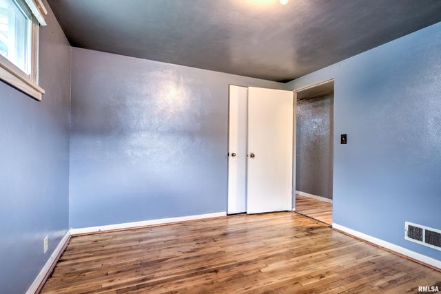 902 E MAYWOOD Avenue, Peoria, IL 61603