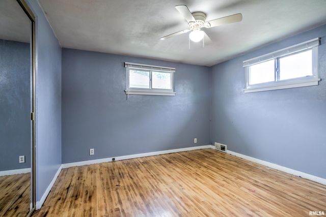 902 E MAYWOOD Avenue, Peoria, IL 61603