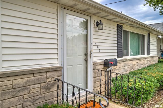 902 E MAYWOOD Avenue, Peoria, IL 61603