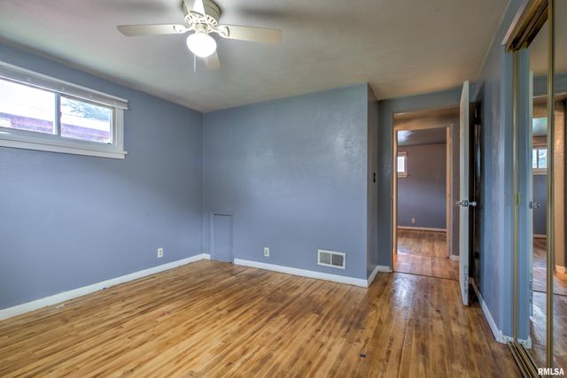 902 E MAYWOOD Avenue, Peoria, IL 61603