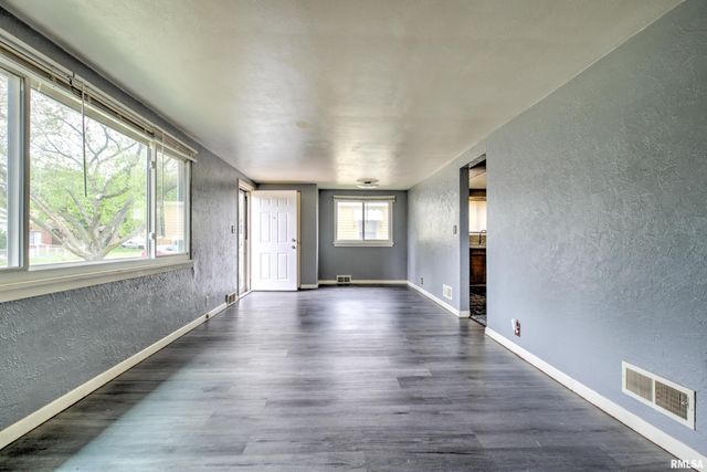 902 E MAYWOOD Avenue, Peoria, IL 61603