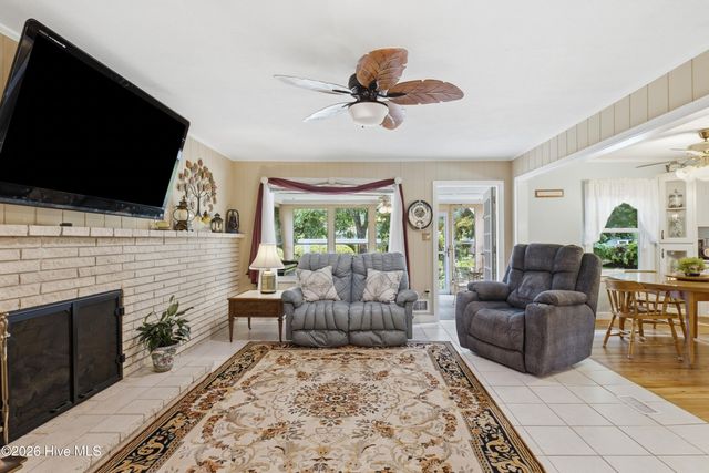 333 Johnston Drive, Wilmington, NC 28412
