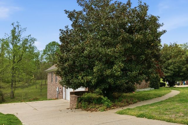 1024 Sweet Oak Rdg, Hendersonville, TN 37075