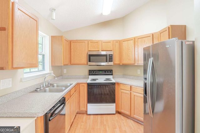 209 Cottonwood Creek Circle, Canton, GA 30114