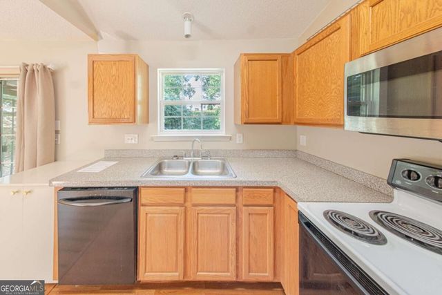 209 Cottonwood Creek Circle, Canton, GA 30114