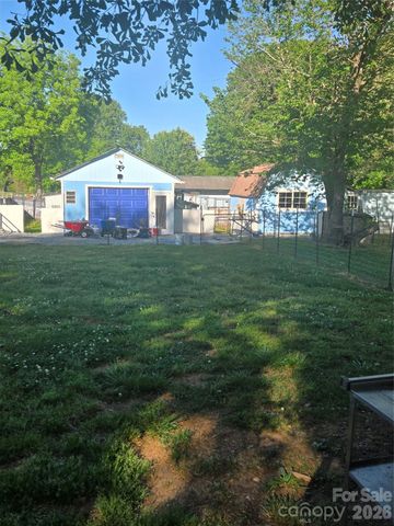 215 Cherry Mountain Street, Ellenboro, NC 28040