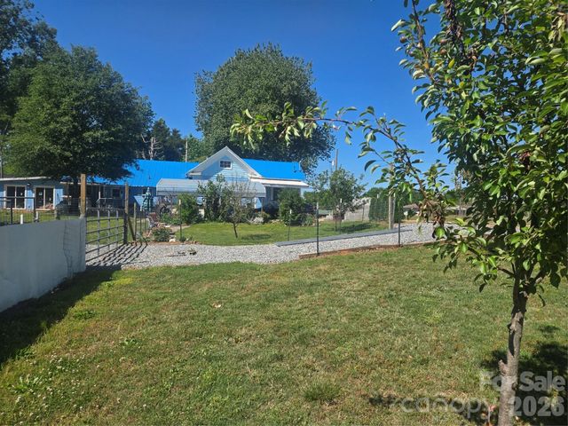 215 Cherry Mountain Street, Ellenboro, NC 28040