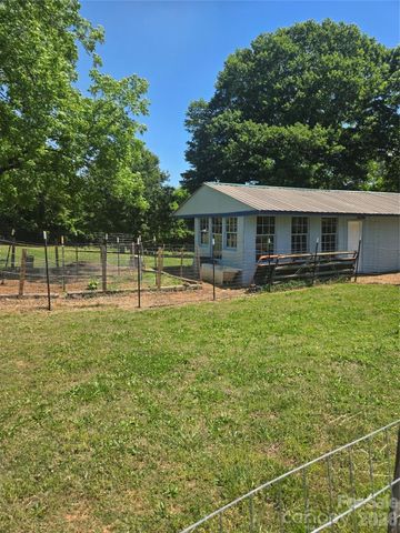 215 Cherry Mountain Street, Ellenboro, NC 28040