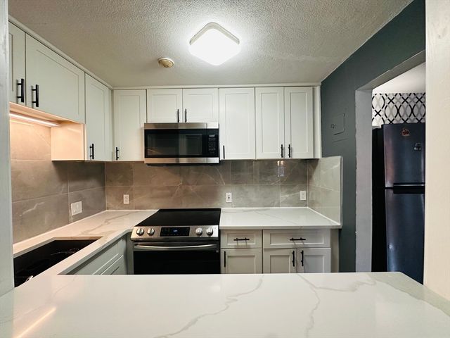 8 Tara Dr 5, Weymouth, MA 02188