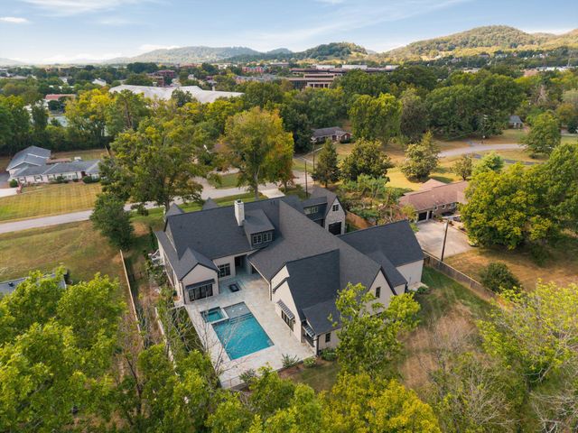 226 Williamsburg Cir, Brentwood, TN 37027