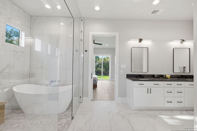 220 Sendera, Canyon Lake, TX 78133