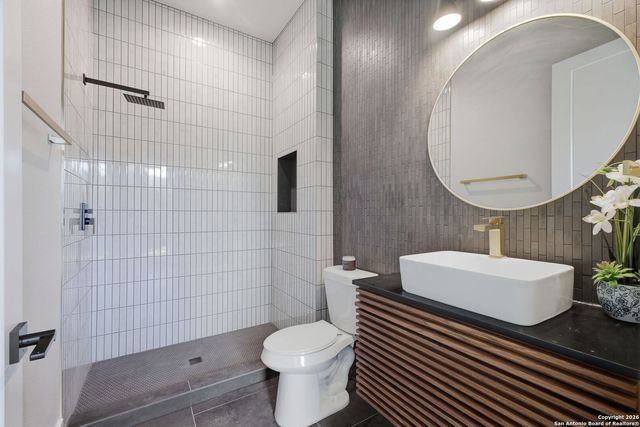 220 Sendera, Canyon Lake, TX 78133