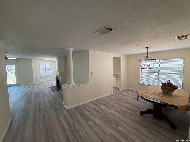 2843 Redland, San Antonio, TX 78259