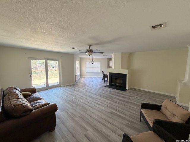 2843 Redland, San Antonio, TX 78259