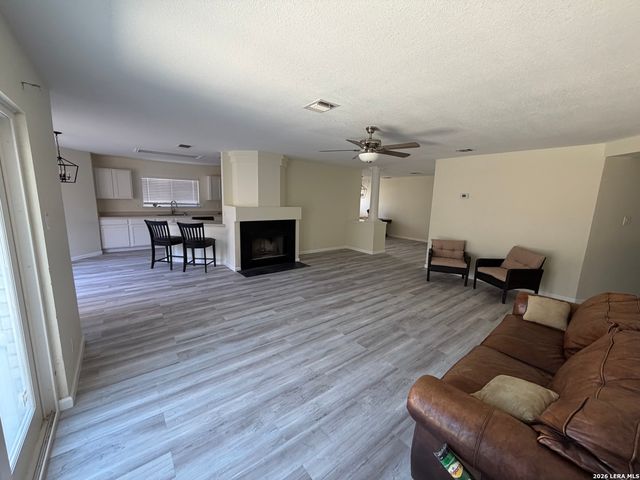 2843 Redland, San Antonio, TX 78259