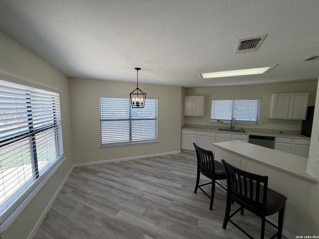 2843 Redland, San Antonio, TX 78259