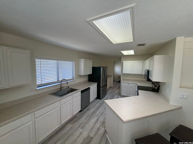 2843 Redland, San Antonio, TX 78259