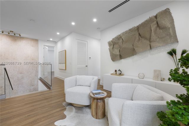 807 SW 12th Ave, Fort Lauderdale, FL 33312
