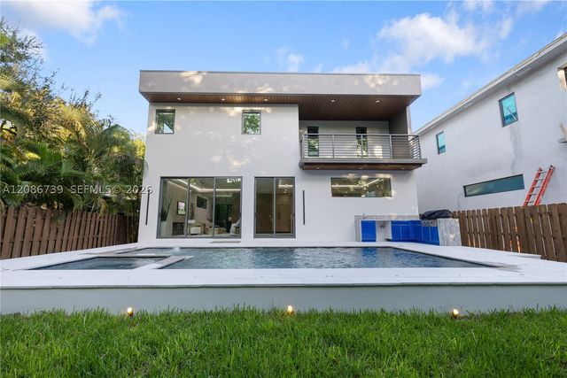 807 SW 12th Ave, Fort Lauderdale, FL 33312