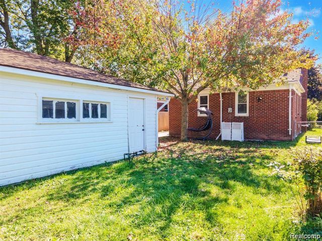 19685 Lochmoor Street, Harper Woods, MI 48225