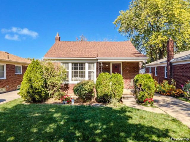19685 Lochmoor Street, Harper Woods, MI 48225
