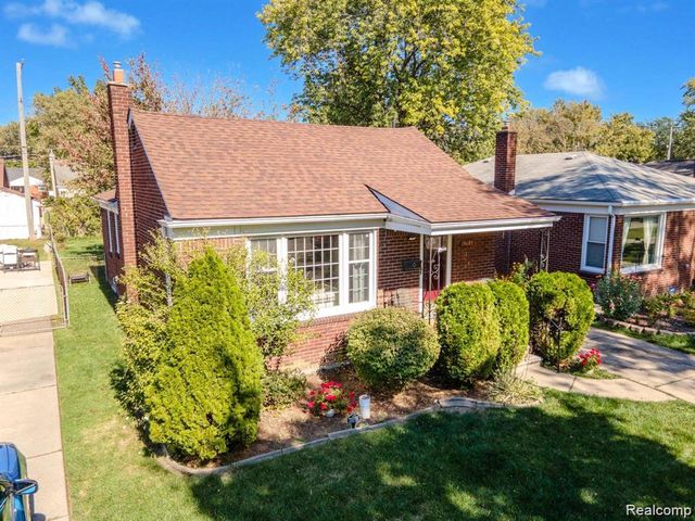 19685 Lochmoor Street, Harper Woods, MI 48225