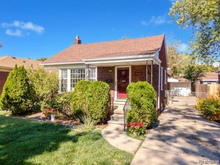 19685 Lochmoor Street, Harper Woods, MI 48225