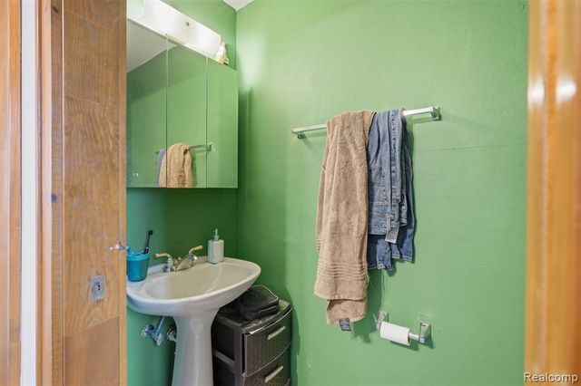 37493 Wabash Street, Romulus, MI 48174