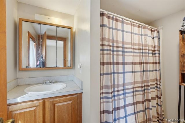 37493 Wabash Street, Romulus, MI 48174